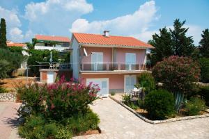 Apartments with a parking space Novalja, Pag - 6318 - 4hvězdičkové hotely ve městě Novalja