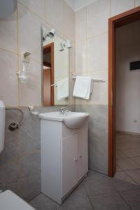 Apartments and rooms with parking space Novalja, Pag - 6341