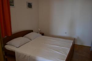 Apartments by the sea Kustici, Pag - 6408