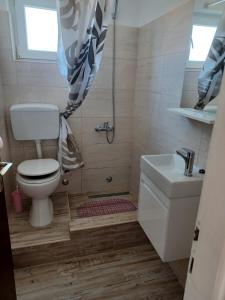 Apartments with parking space Pag - 6325