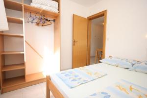 Apartments with parking space Mandre, Pag - 6405