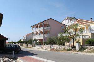 Apartments with a parking space Povljana, Pag - 6296 
