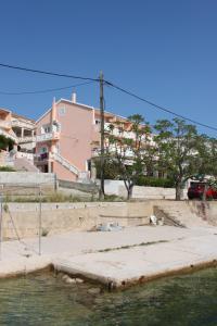 Apartments by the sea Metajna, Pag - 6379 