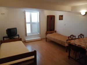 One-Bedroom Apartment with Terrace and Sea View room in Apartments with a parking space Kustici Pag - 6392