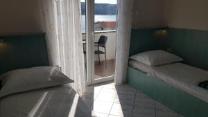 Apartments by the sea Stara Novalja, Pag - 6319