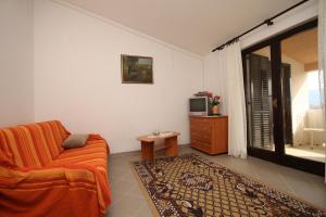 Apartments with parking space Pag - 6326