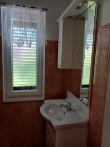 Apartments with parking space Pag - 6325