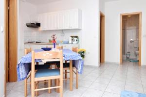 Apartments with a parking space Vodice - 6331