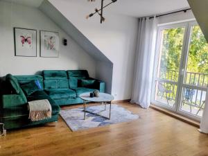 Zielony apartament z widokiem na jezioro