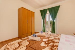 Apartments by the sea Pirovac, Sibenik - 6280