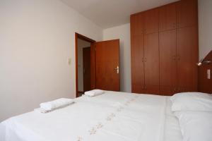 Apartments with a parking space Novalja, Pag - 6398