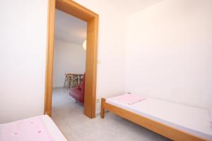 Apartments with parking space Mandre, Pag - 6405