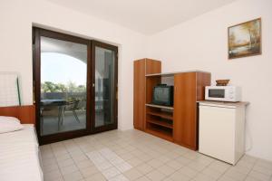 Seaside apartments with a swimming pool Potocnica, Pag - 6407