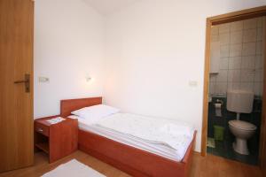 Apartments by the sea Stara Novalja, Pag - 6301