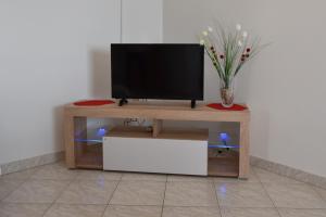 Apartments by the sea Kustici, Pag - 6353