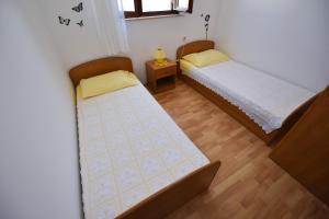 Apartments by the sea Kustici, Pag - 6353