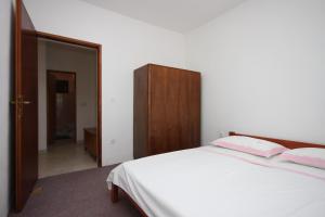 Apartments with a parking space Zubovici, Pag - 6409