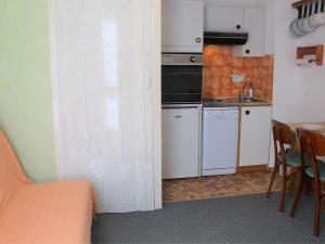 Appartements Appartement Vars, 1 piece, 3 personnes - FR-1-330B-81 : photos des chambres