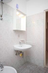 Apartments by the sea Jakisnica, Pag - 6424