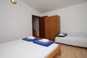 Apartments with parking space Starigrad, Paklenica - 6431