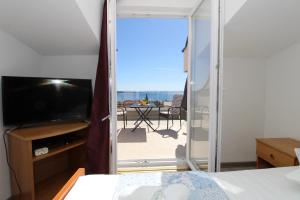Apartments and rooms with parking space Mandre, Pag - 6309
