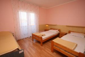 One-Bedroom Apartment with Balcony and Sea View room in Apartment Stara Novalja 6319f