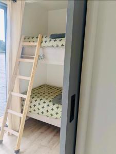 Winter at Surla Houseboat Splendid at Marina Monnickendam