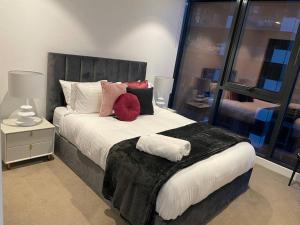 Modern 3 Bedroom Apartment in Southbank