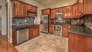 Perch 3 - Luxury Condo | Downtown Location | Modern and Contemporary