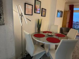 "The Celebration" Balcony Seafront Apartment