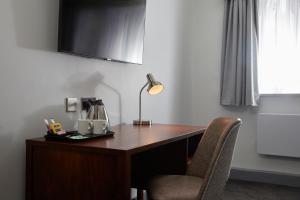 Double Room room in Longshoot Inn