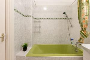 Aranykez 4-6: Downtown studio