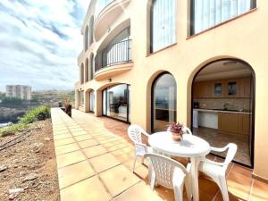 Three Bedroom Suite with Sea Viewnear the beach heated pool y free wifi incommon areas