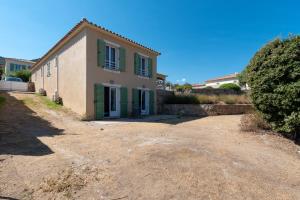 Maisons de vacances Villa Acula : Maison 5 Chambres