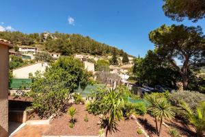 Maisons de vacances Maison de 4 chambres avec vue sur la ville piscine privee et jardin clos a Auriol : photos des chambres