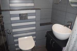 Golden Peak Estate Homestay