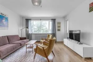 Charming 2-bedroom Apartment - Ideal Location - RKV