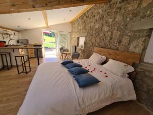 B&B / Chambres d'hotes Room lover Les Chaizes : photos des chambres