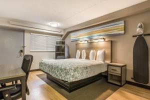 HomeTowne Studios by Red Roof Princeton - Ewing Lawrenceville