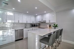 Less Than Half-Mi to Beach Sunny Isles Resort Condo