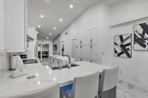 Pet-Friendly Hialeah Gardens Modern Retreat!