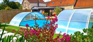 Maisons de vacances Maison de 6 chambres avec piscine privee jacuzzi et jardin clos a Mosnes : photos des chambres
