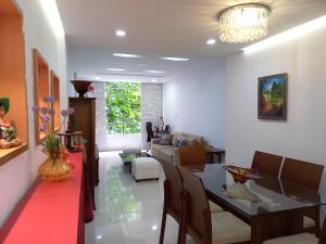 EXCLUSIVO 100m Praia Copacabana - 2qts - Varanda - Hidro - Maison Copa Prime