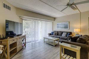 King Queen Sleeper Sofa Updated Luxury Kitchen Bikes & Beach Gear included