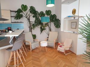 Sunny and spacious apartment near city centre