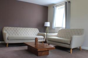 The Silverstone House. Comfort, Convenience and no hassle at the doorstep of Silverstone Race Circuit.