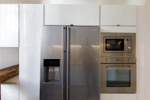 Stylish Town House with 3 bedrooms and private parking