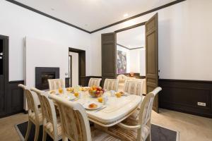 Stylish Town House with 3 bedrooms and private parking