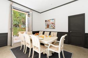 Stylish Town House with 3 bedrooms and private parking