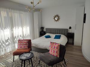 Le grand large "Superbe studio piscine chauffée du 1 juin au 15 septembre"